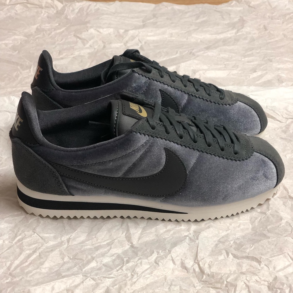 Nike Cortez Velvet Charcoal